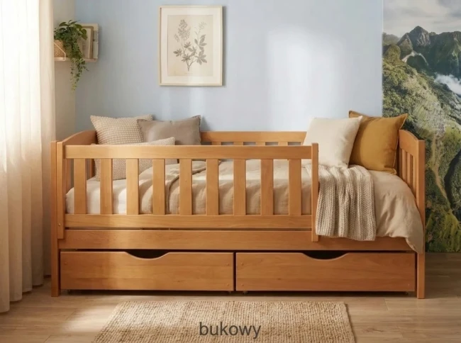 Pojedyncze łóżko dla 2-latka Beti Premium z naturalnego drewna sosnowego w kolorze buk, widok z przodu