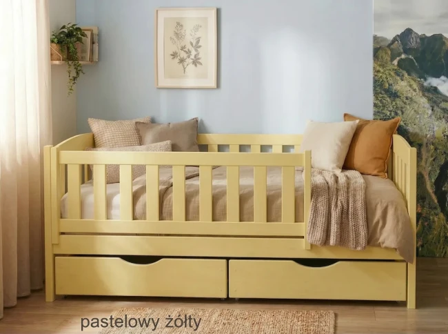 Żółte łóżko sosnowe Beti Premium w nowoczesnej aranżacji pokoju dziecięcego