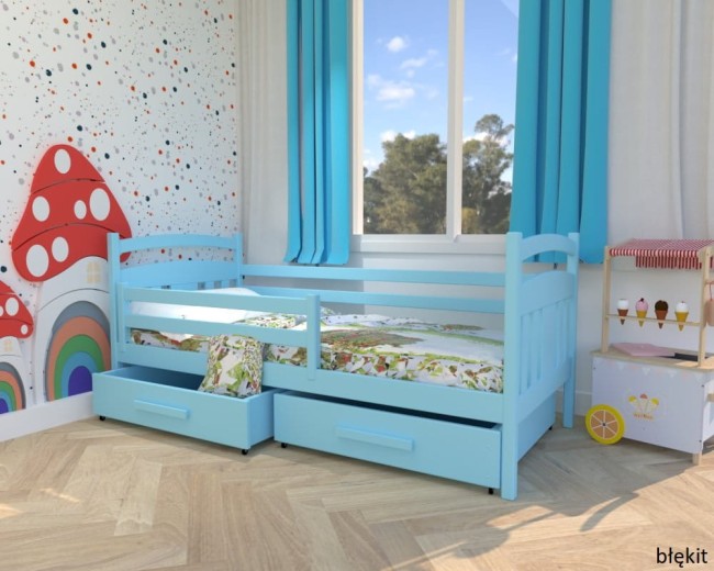 błękitne łóżko dzieciece Tadek Premium z drewna sosnowego z szufladami i barierką od producenta Valor Meble.jpg