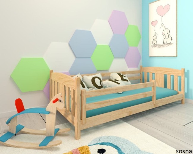 niskie łóżko dla dziecka Oliwia Low z barierką zabezpieczającą od producenta VAlor Meble z drewna sosnowego kolor naturalny sosnajpg.jpg