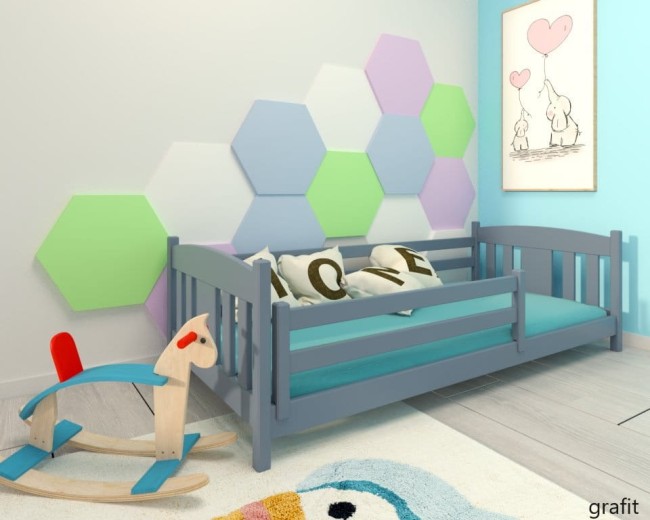 niskie łóżko dla dziecka Oliwia Low z barierką zabezpieczającą od producenta VAlor Meble z drewna sosnowego kolor grafitowy.jpg