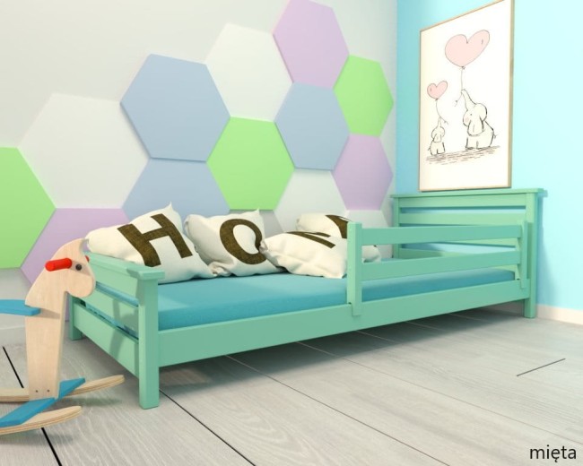 łózko niskie dla malucha Adaś Low drewniane dla dwulatka z mobilna barierką od producenta VAlor Meble w kolorze mietowym.jpg