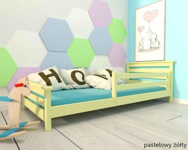 łózko niskie dla dziewczynki Adaś Low drewniane dla dwulatka z mobilna barierką od producenta VAlor Meble w kolorze pastelowy żółty jpg.jpg