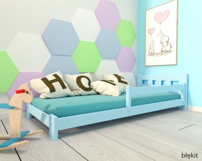 Bezpieczne łóżko dla dziecka błękitne  łóżko dla dwulatka Paweł Low niskie bezpieczne drewniane solidne z barierką ściągalną od producenta Valor Meble