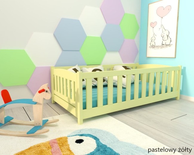 żółte łóżeczko dla małej dziewczynki lub chłopczyka Beti ProSafe niskie drewniane bezpieczne, łóżeczko idealne dla dwulatki kolor pastelowy .jpg