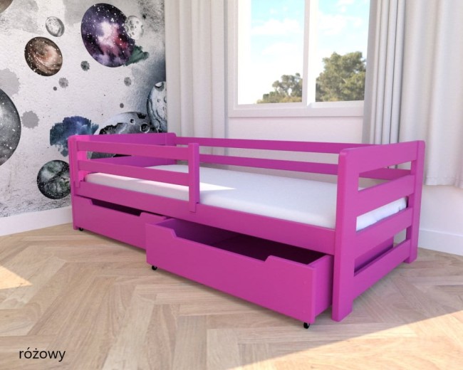 Łóżko dziecięce z drewna sosnowego Egon PREMIUM w pokoju dziewczynki  łóżko w kolorze różowym
