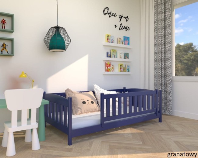 Zbliżenie na szlachetną strukturę naturalnego drewna w łóżku Beti Low Premium