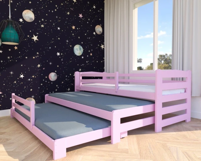 Pokój dziecięcy z potrójnym łóżkiem z barierkami Stella w pastelowym różowym odcieniu