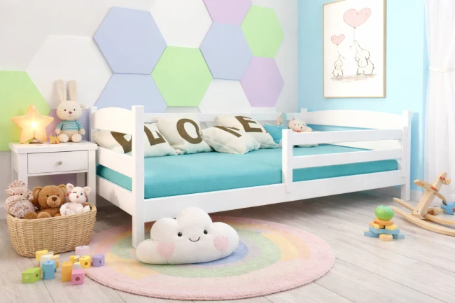 Piękne łóżko dla dziewczynki Julia Low w kolorze białym