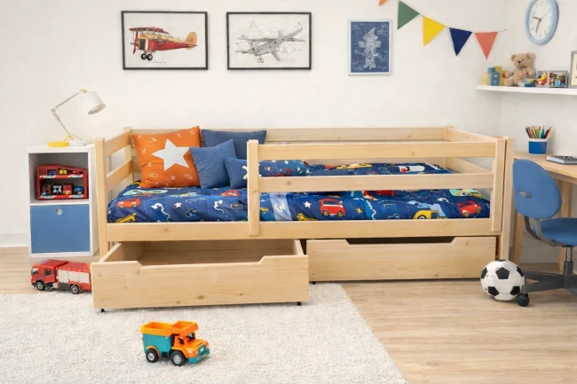 Łóżko dziecięce Czarek z naturalnego drewna sosnowego