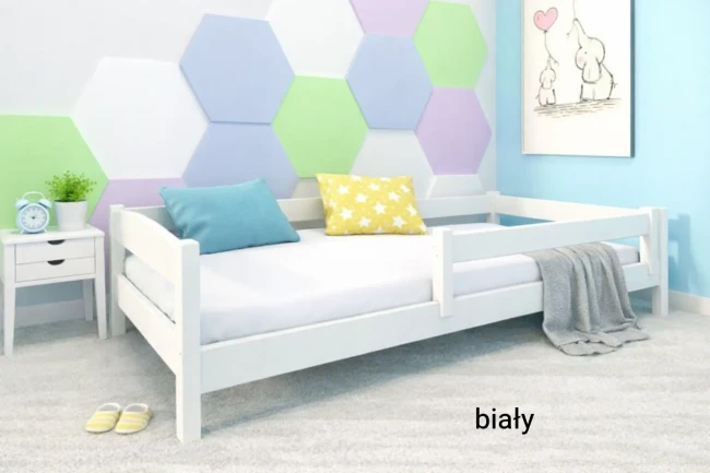Niskie łóżko dziecięce z drewna sosnowego z barierką Molly Low Premium białe