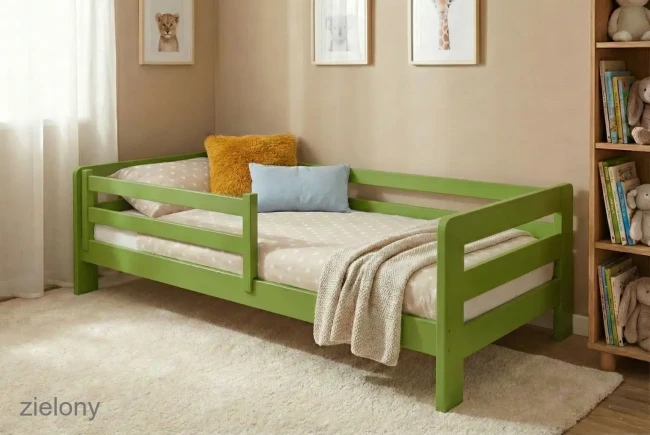 Zielone łóżko Egon Low z barierką, drewno sosnowe klasy premium, materac wysokoelastyczny i pokrowiec Aloe Vera.