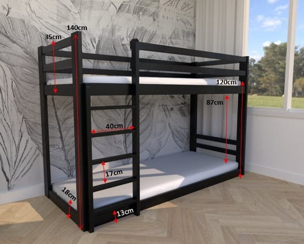 Solidna drabinka i wysoka barierka ochronna w łóżku piętrowym dla dzieci